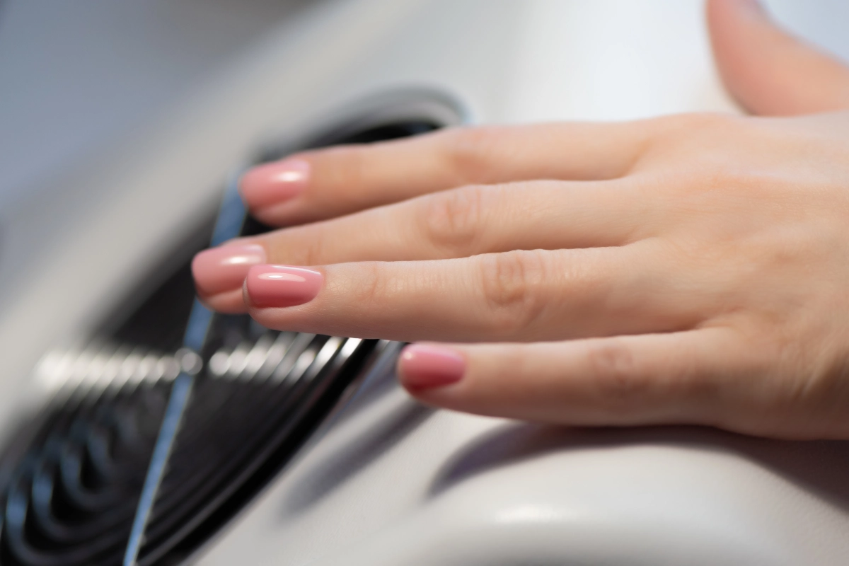 Which Nails Are Stronger, Safer, and Sexier? The Battle: Hard Gel Nails vs Acrylic
