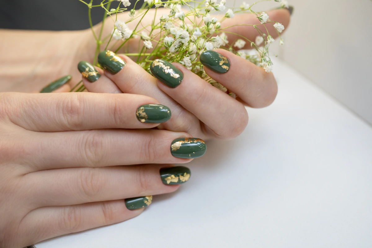 Hard Gel Nails vs Acrylic: Which One Will Actually Survive a Week in Your Life?